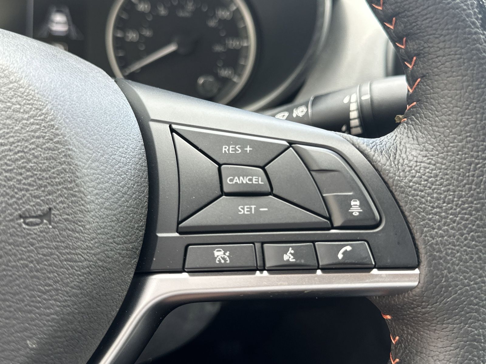 2025 Nissan Versa 1.6 SR photo 10