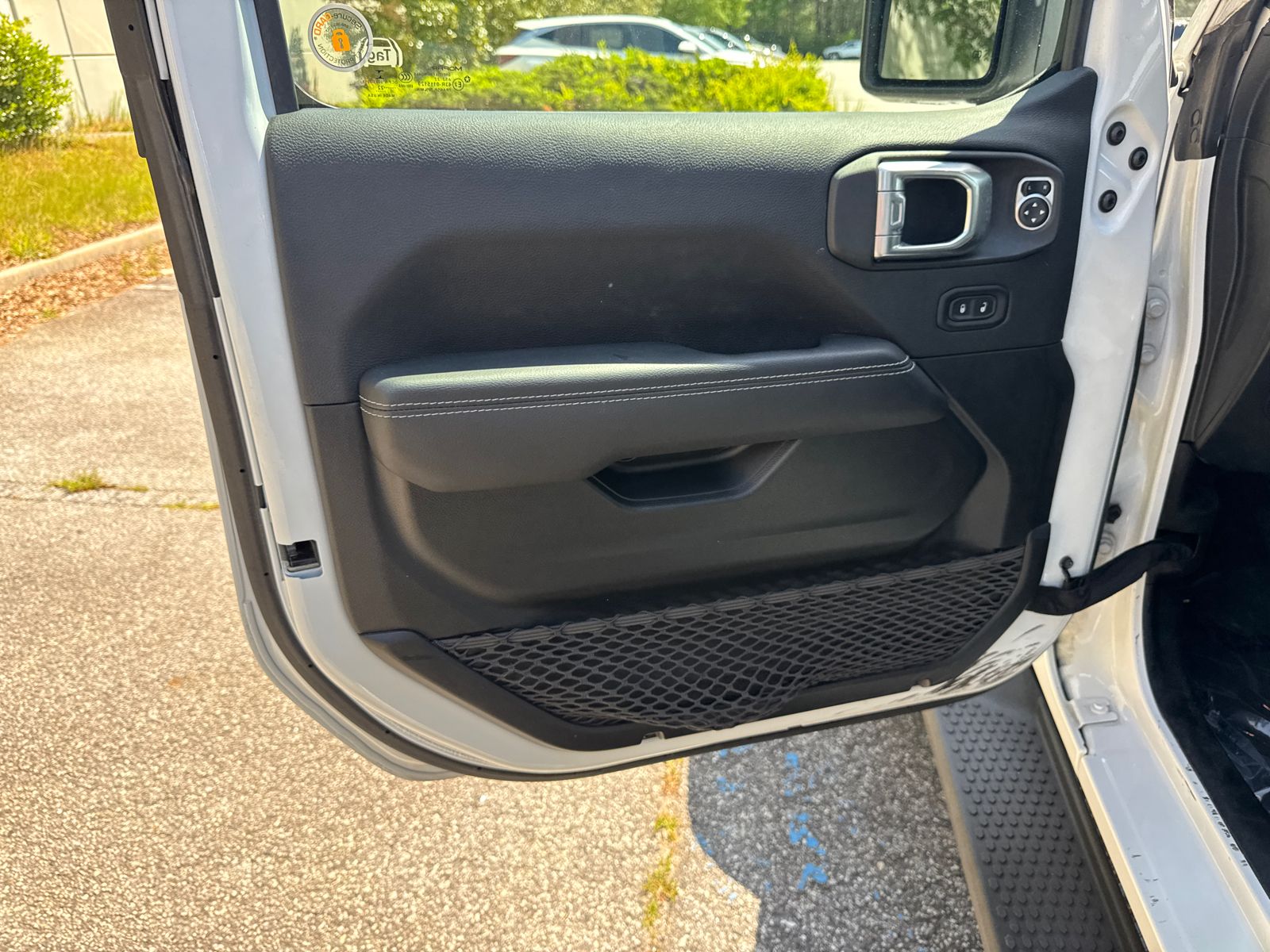 Used 2022 White/off-white Jeep Unlimited Sahara image 10