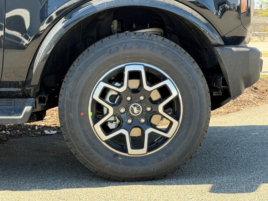 New 2025 Black Ford Outer Banks image 4