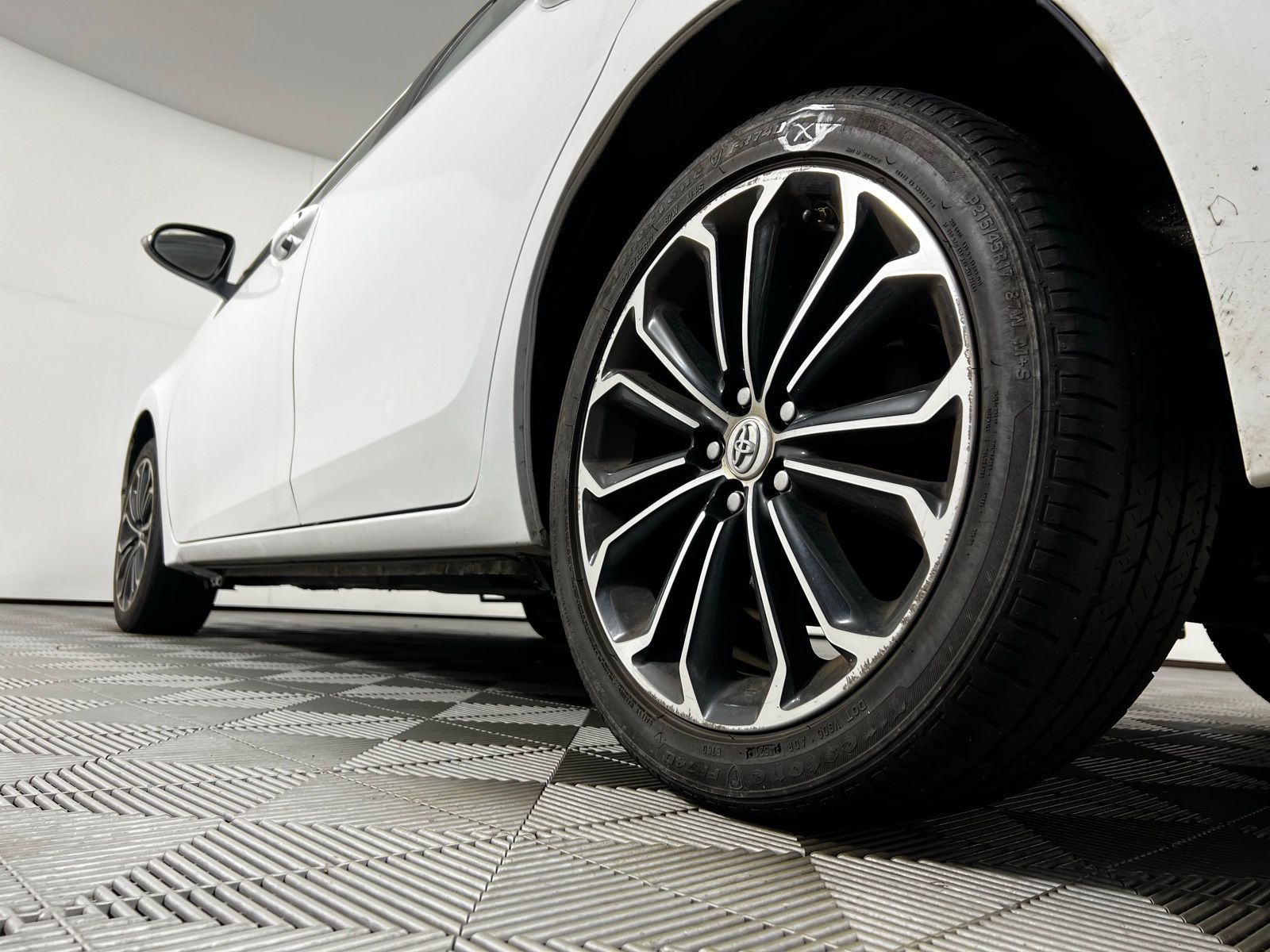 Thumbnail: 2015 Toyota Corolla - 9