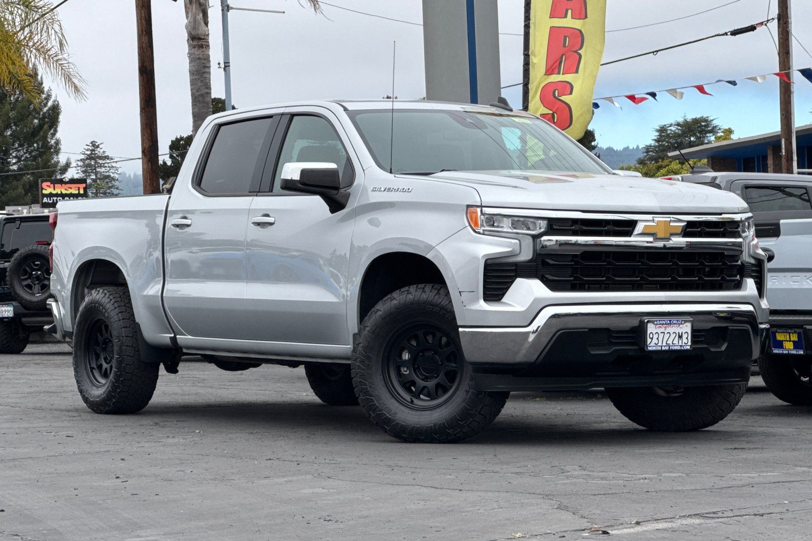 Silver Ice Metallic 2022 Chevrolet Silverado 1500 Pickup Truck 4X2 8-Speed Automatic