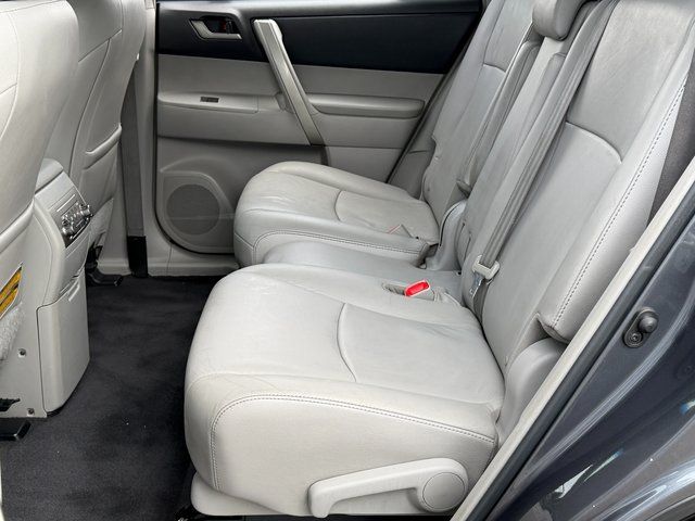 Used 2013 Magnetic Gray Metallic Toyota SE image 6