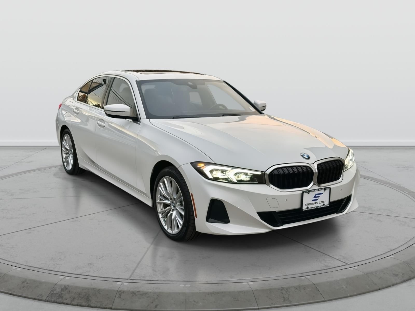 2024 BMW 3 Series 330i xDrive Sedan's photo
