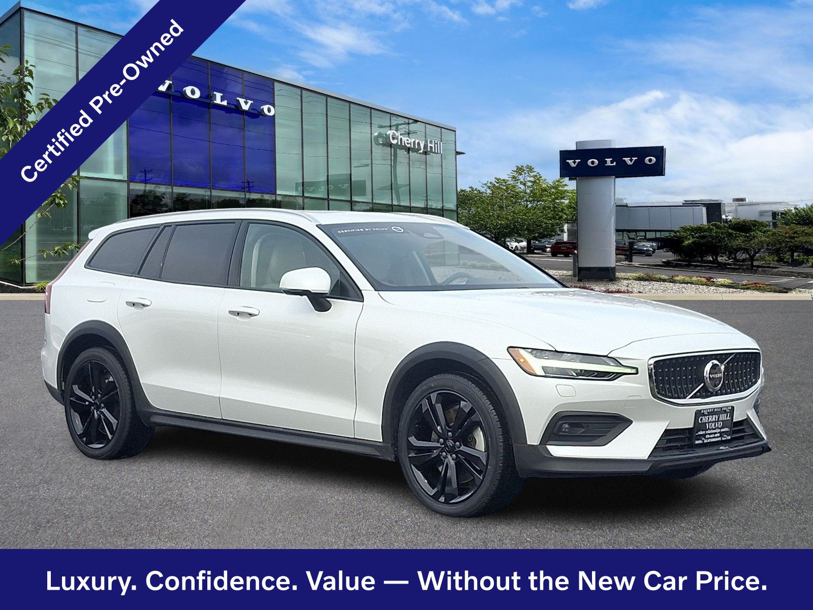 Crystal White 2023 Volvo V60 Cross Country B5 Plus AWD Wagon All-Wheel Drive Automatic