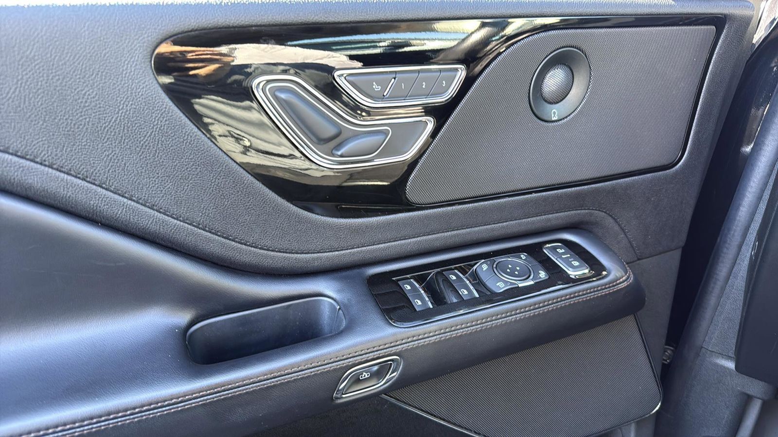 Used Car 2023 Lincoln Aviator  Reserve For Sale Under $50,000 In Austin, Texas