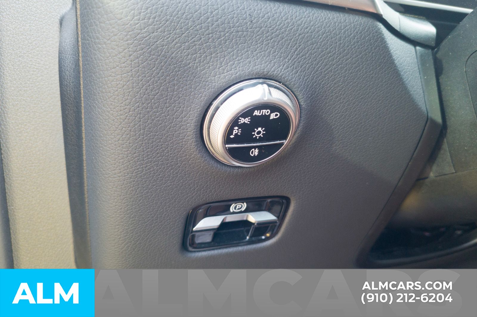 Used 2024 Black Mercedes-Benz GLC 300 image 20