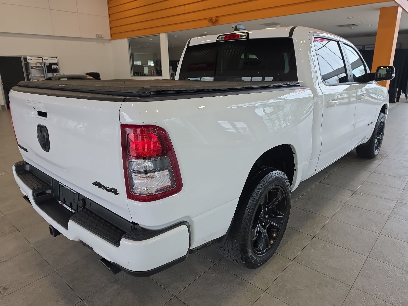 View vehicle photo 7