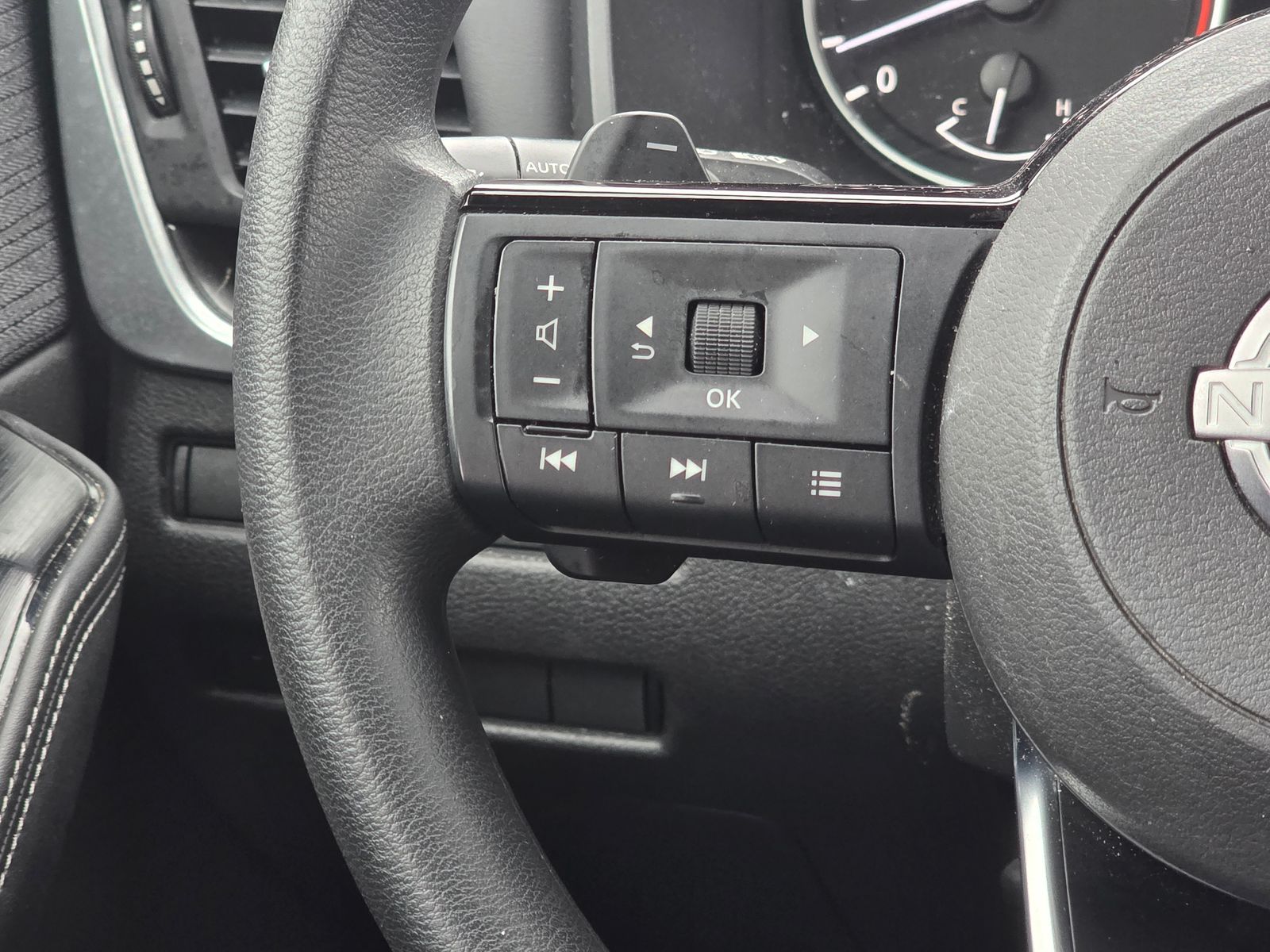 Used 2023 Black Nissan SV image 29
