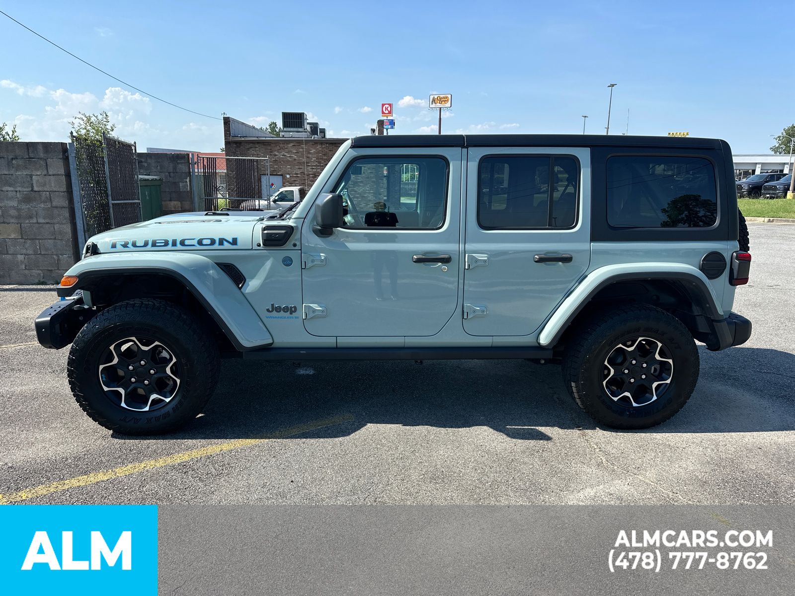 Used 2023 Gray Jeep Rubicon 4xe image 9