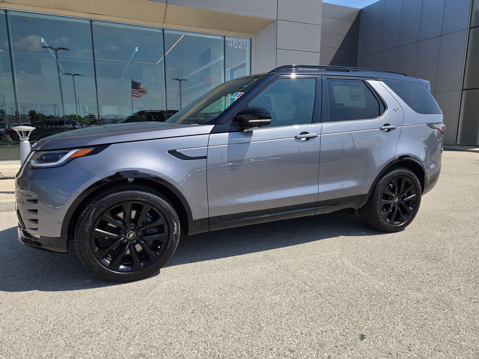 Gray 2026 Land Rover Discovery SUV / Crossover 8-Speed Automatic