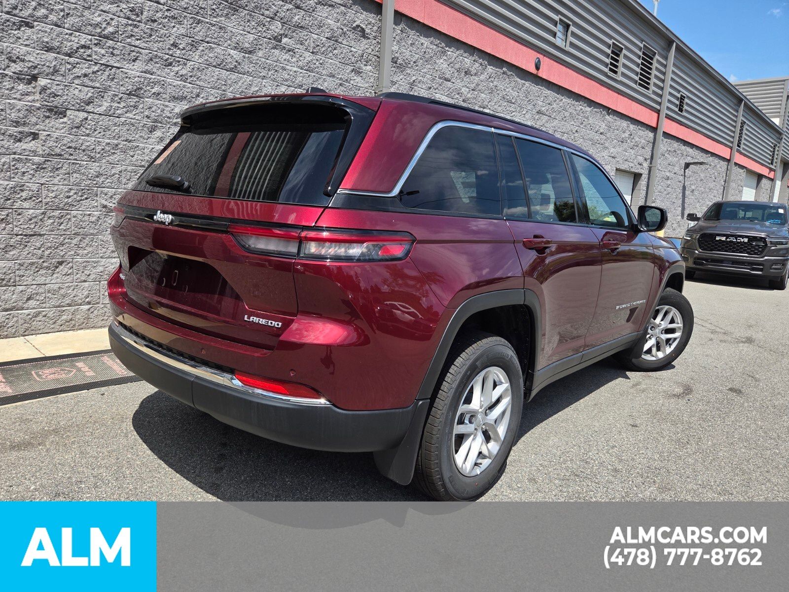 Used 2025 Red Jeep Laredo image 29