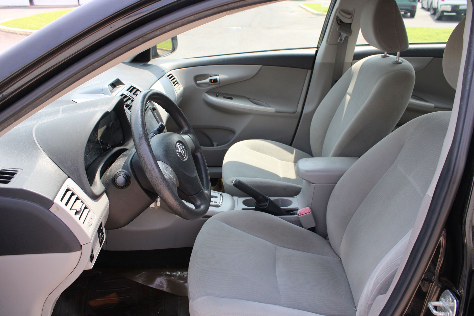 Used 2013 Black Toyota LE image 11