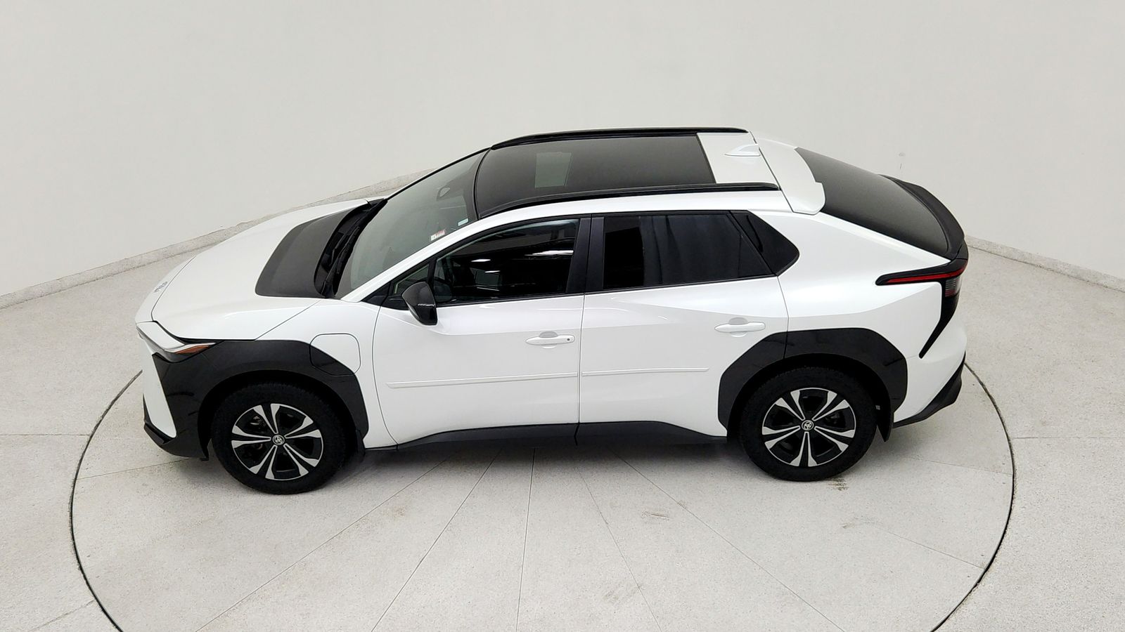 Used 2025 Beige Toyota XLE image 17