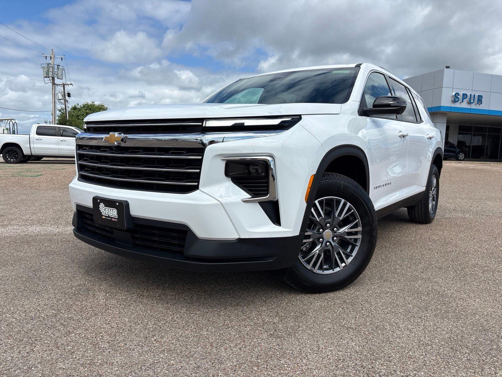 Summit White 2026 Chevrolet Traverse SUV / Crossover Front-Wheel Drive 8-Speed Automatic