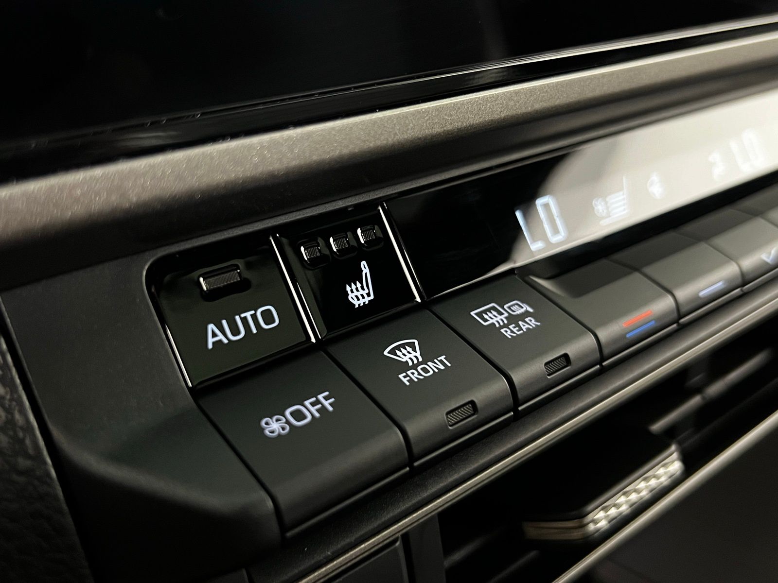 2025 Toyota Camry SE 17