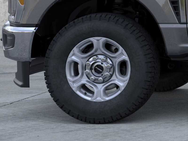 New 2026 Carbonized Gray Metallic Ford XLT image 19