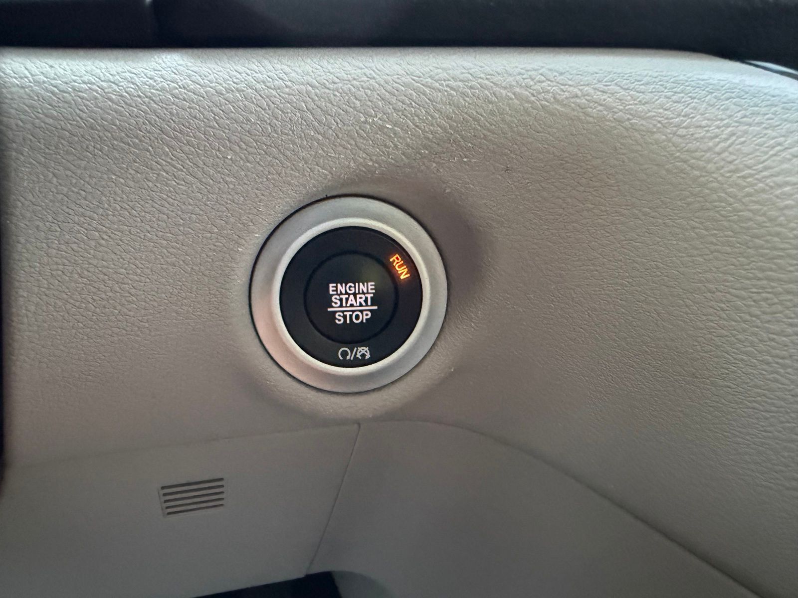 2022 Chrysler Pacifica image 24