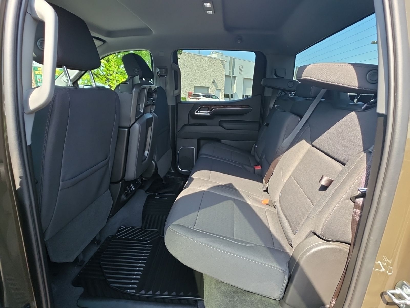 Used 2023 Brown GMC Elevation image 7
