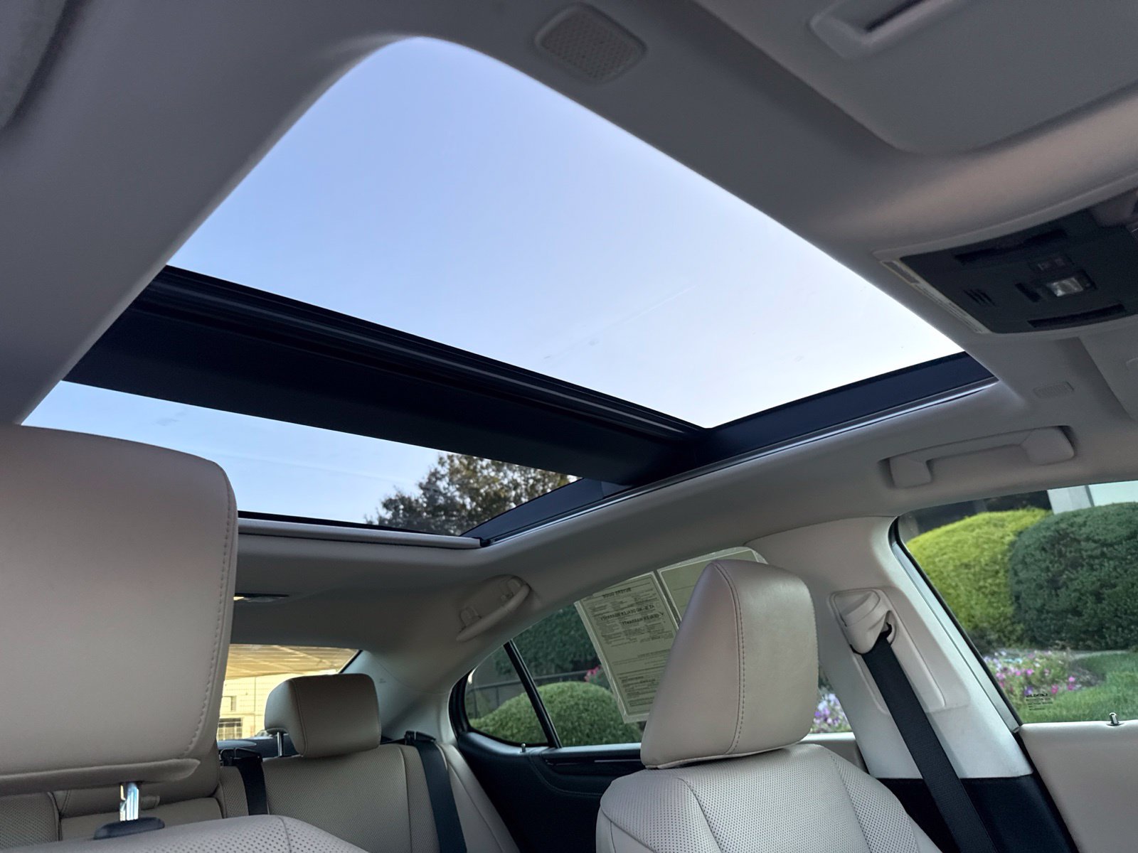 Used 2021 White Lexus 350 image 9