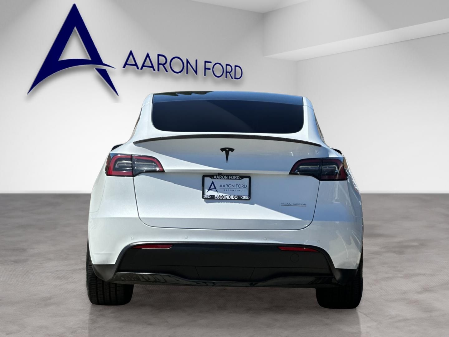 View vehicle photo 5
