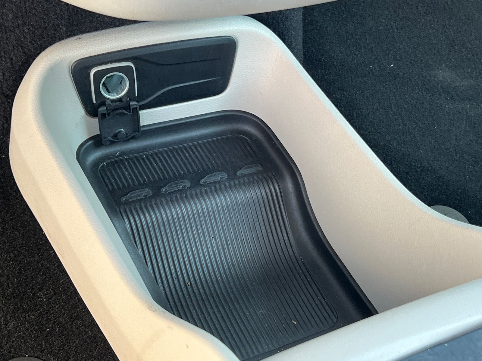 Used 2022 White Chrysler LX image 31