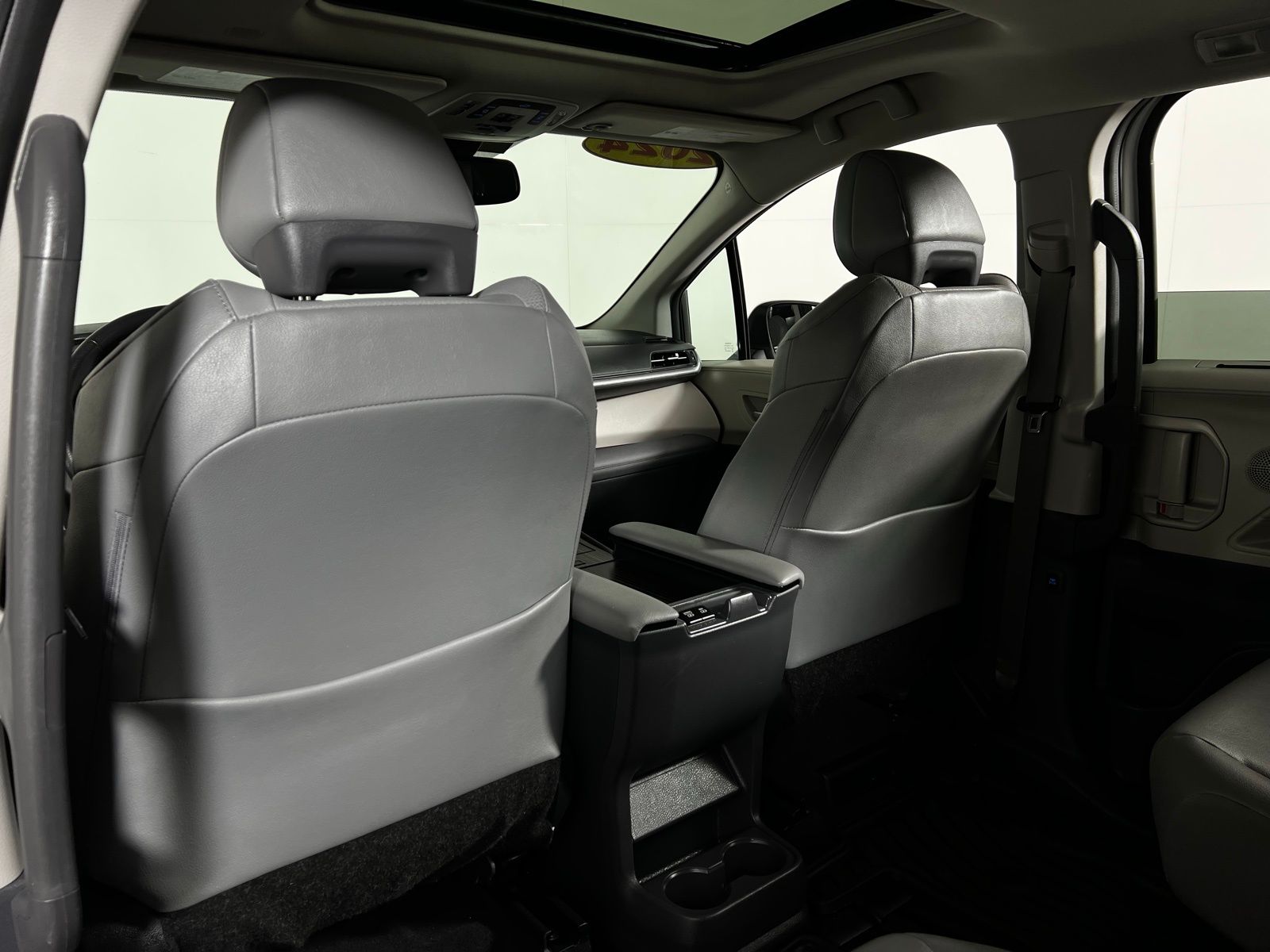 Thumbnail: 2024 Toyota Sienna - 22