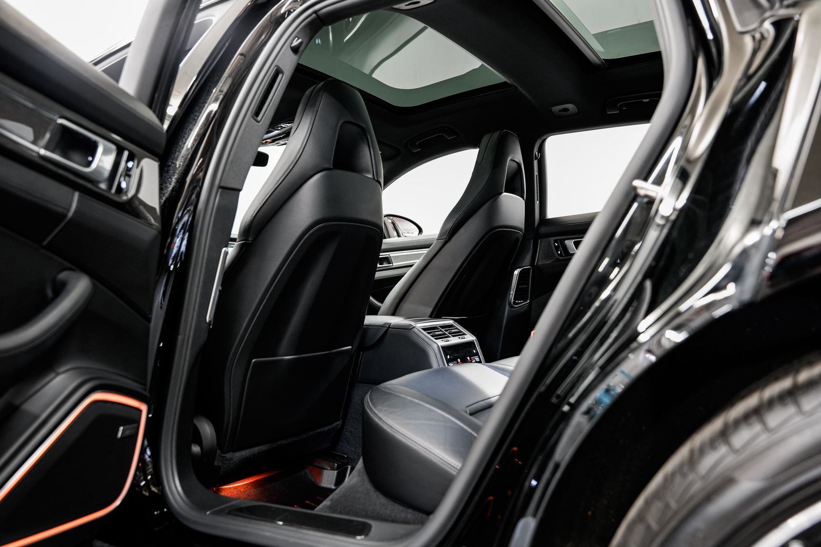 2018 Porsche Panamera Sport Turismo 4S — photo 33