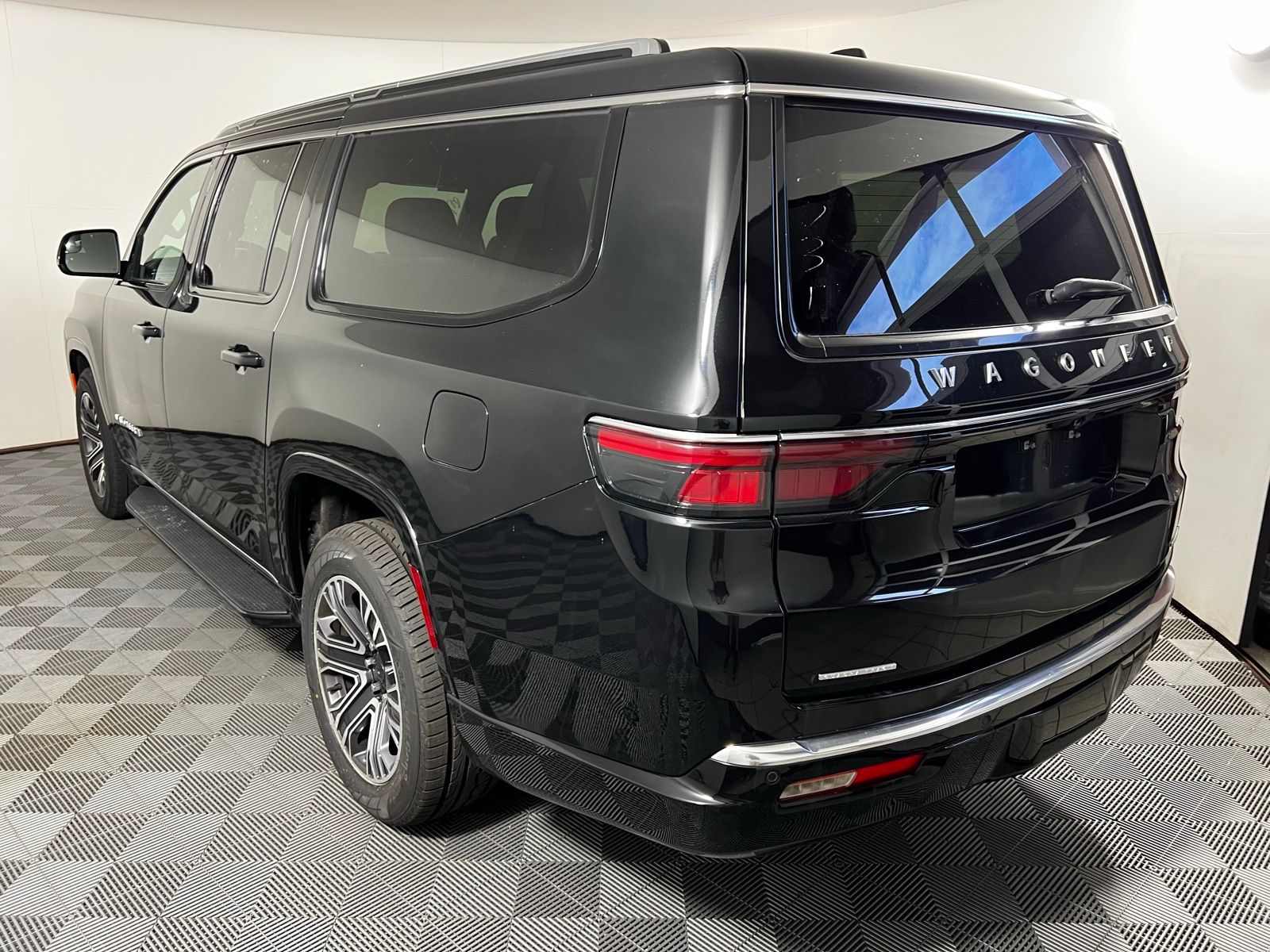 2023 Jeep Wagoneer Series II 7