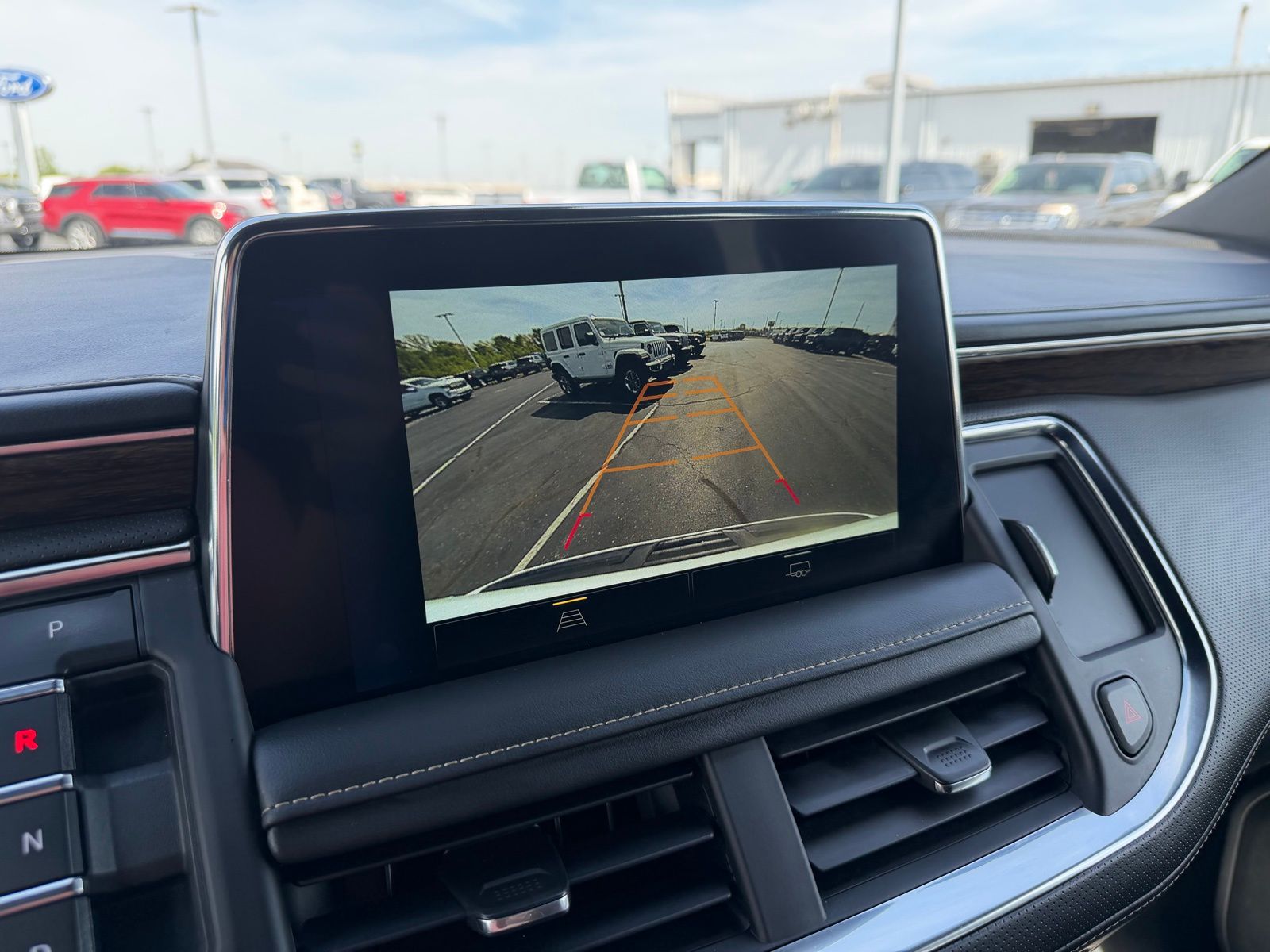 2023 Chevrolet Suburban image 23