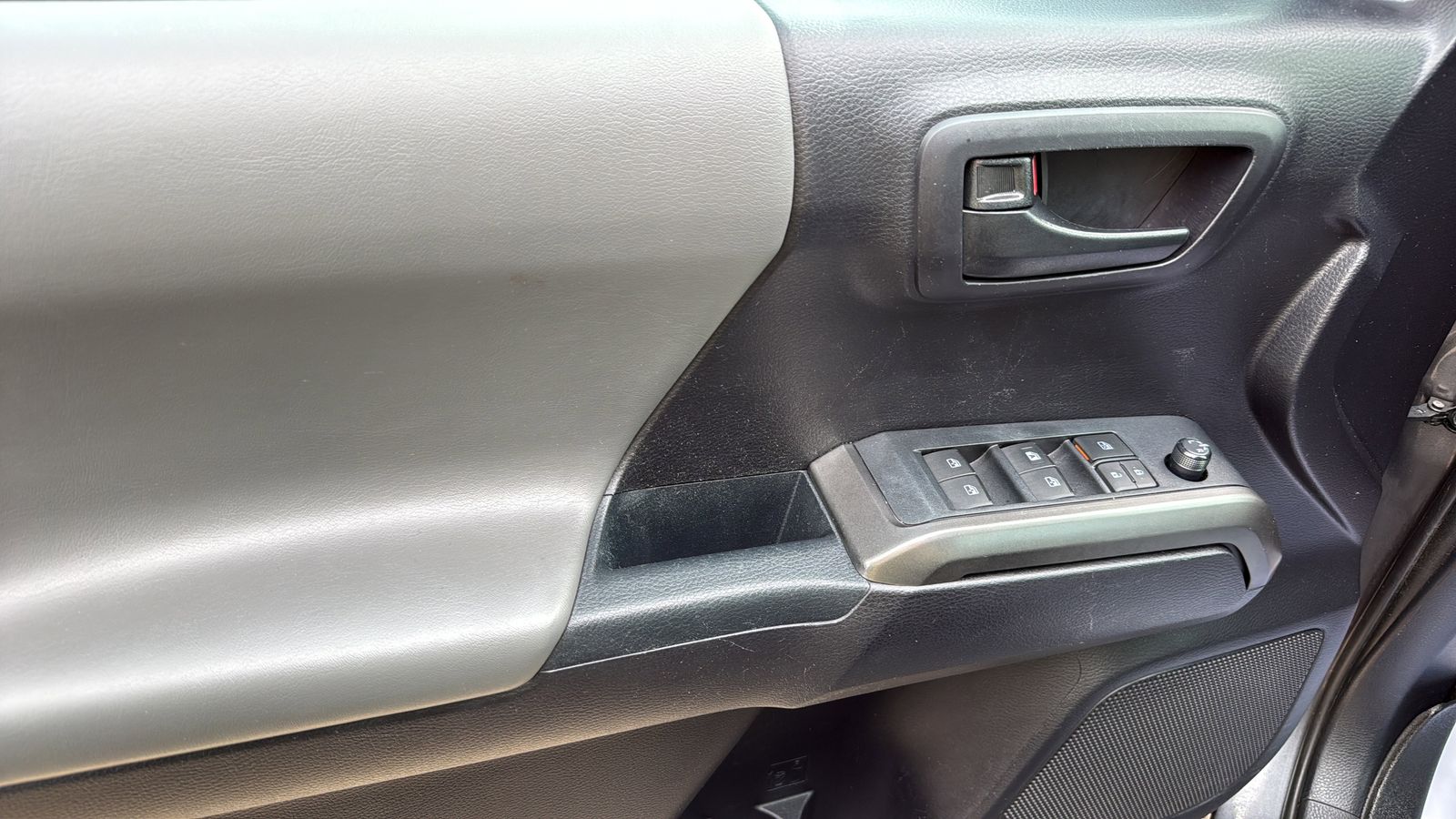 Used Car 2020 Toyota Tacoma  Sr5 For Sale Under $30,000 In Austin, Texas