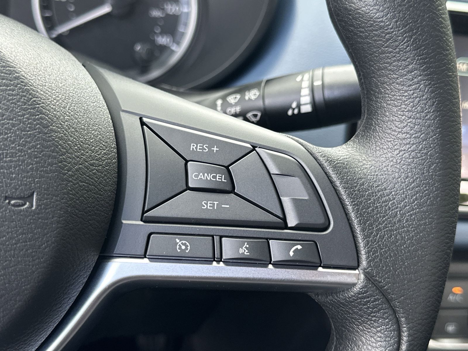 2025 Nissan Versa 1.6 SV photo 11