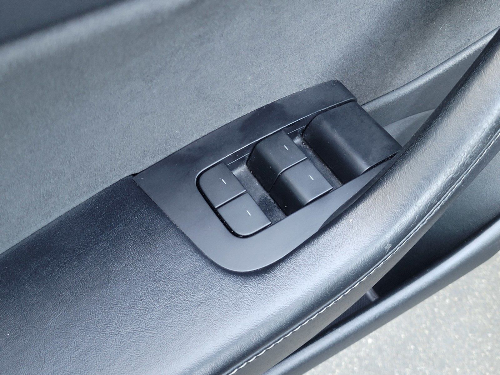 Used 2022  Tesla Performance image 17