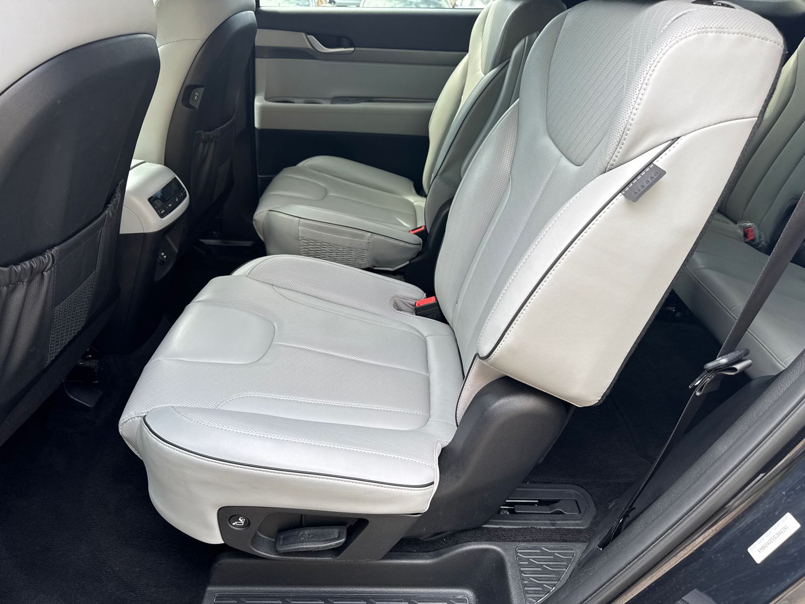 Used 2025 White Hyundai SEL image 21