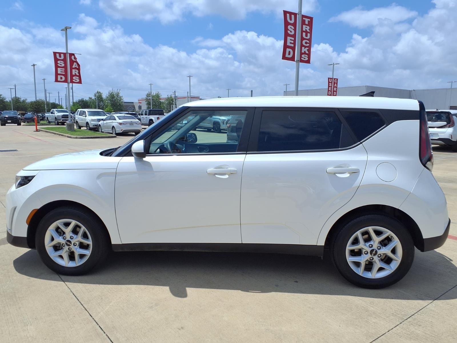 2025 Kia Soul LX White at Community Kia