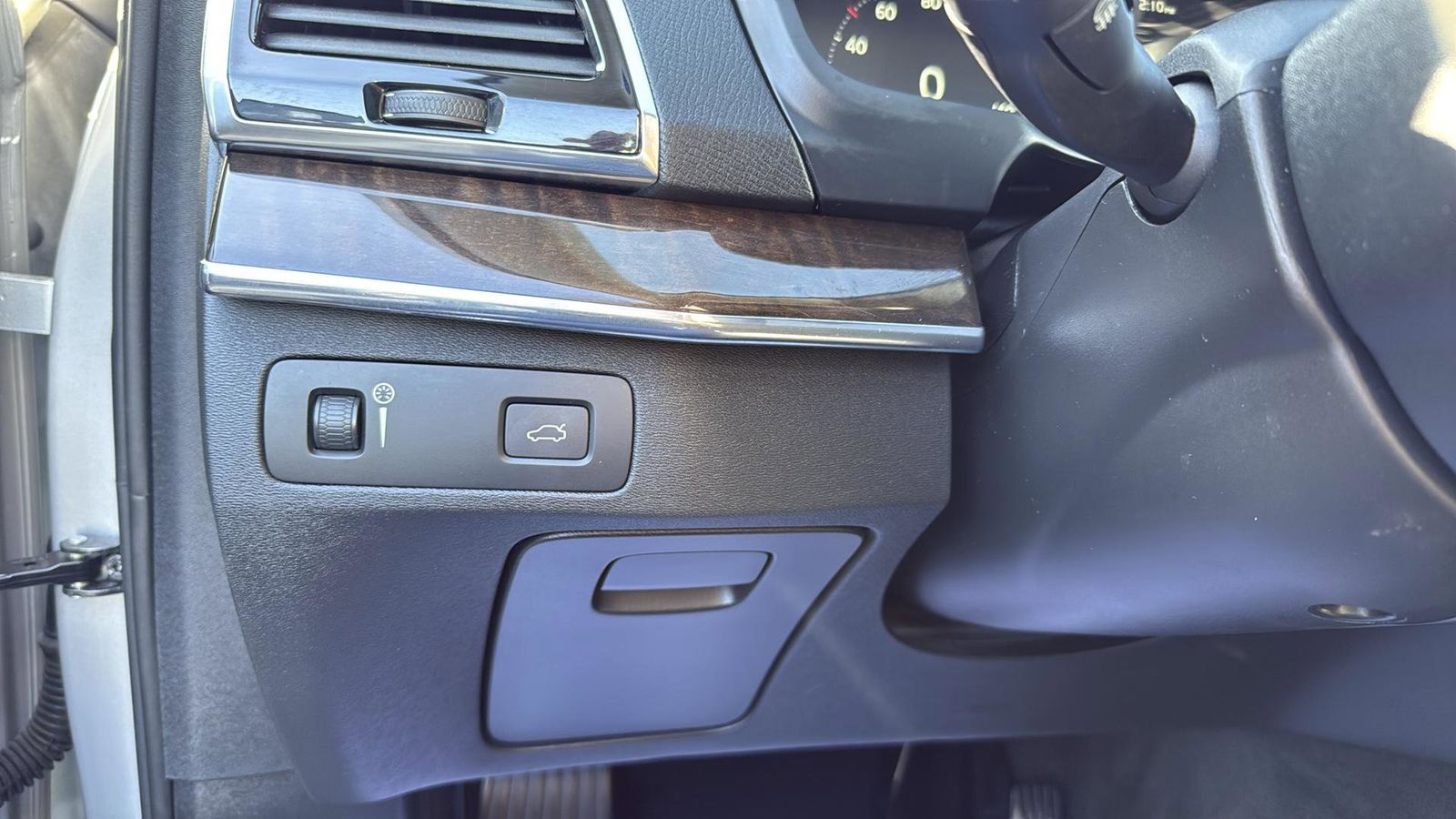 Used Car 2016 Volvo Xc90  T6 Momentum For Sale Under $20,000 In Austin, Texas