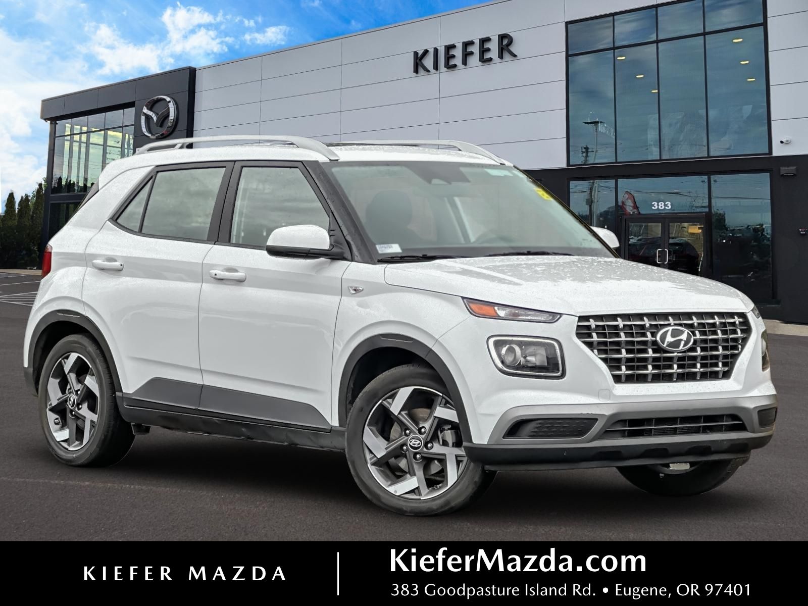 Lunar White 2025 Hyundai Venue SUV / Crossover Front-Wheel Drive Continuously Variable Transmission