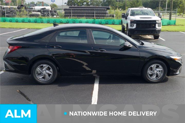 Used 2026 Abyss Black Hyundai SE image 5