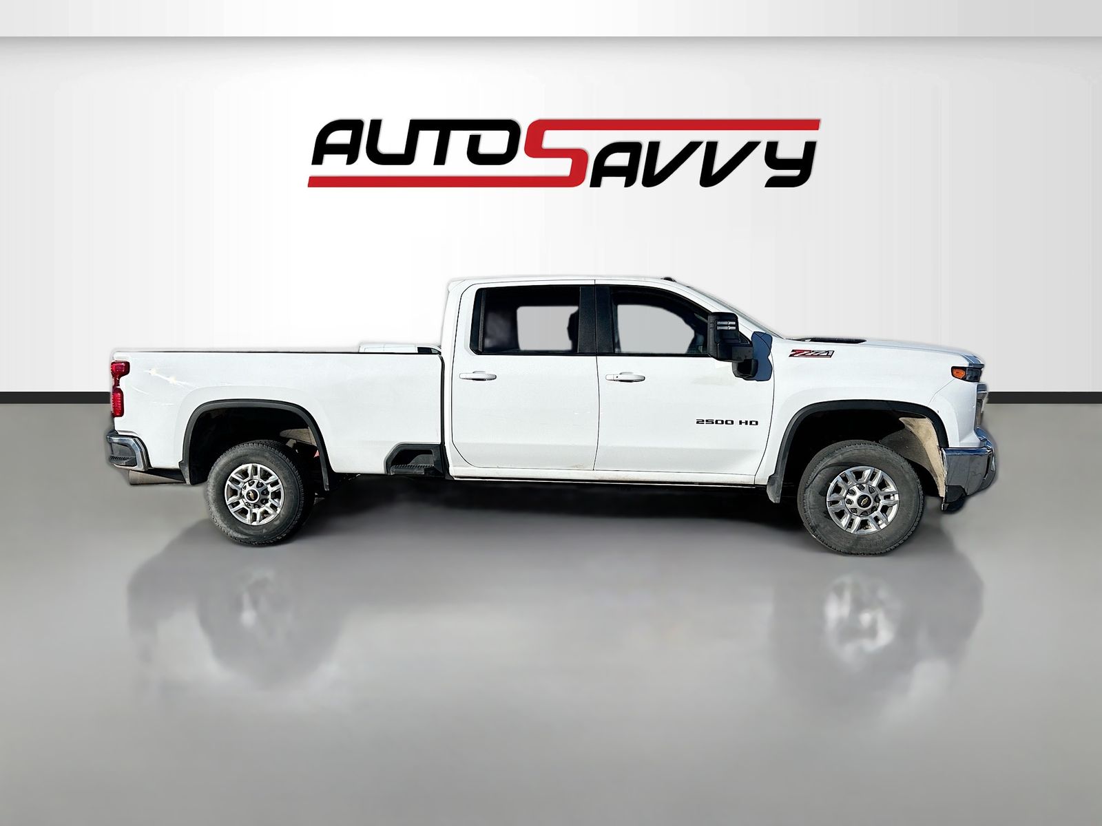 Used 2024 White Chevrolet LT image 8