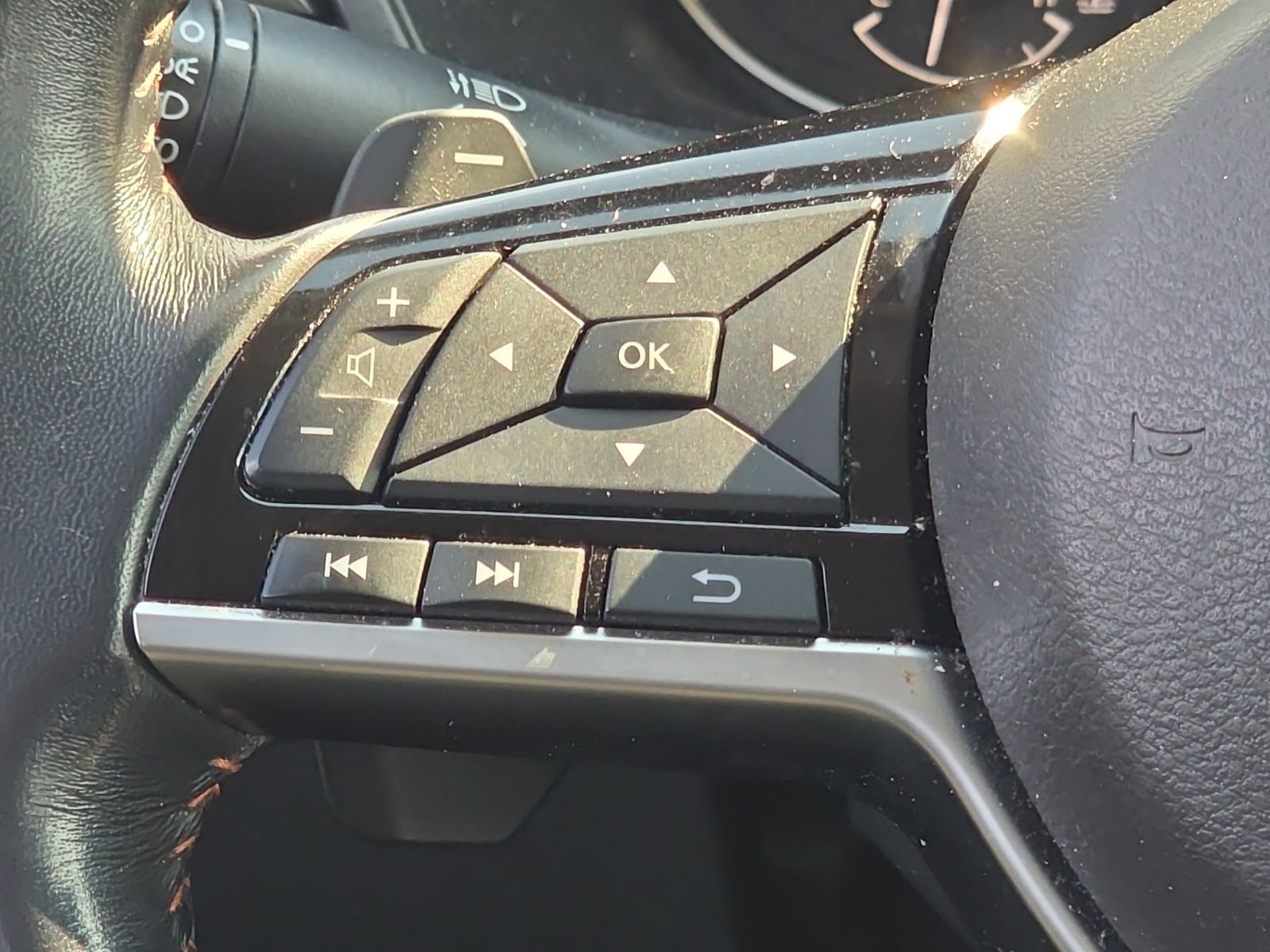 Used 2020 Black Nissan 2.5 SR image 18