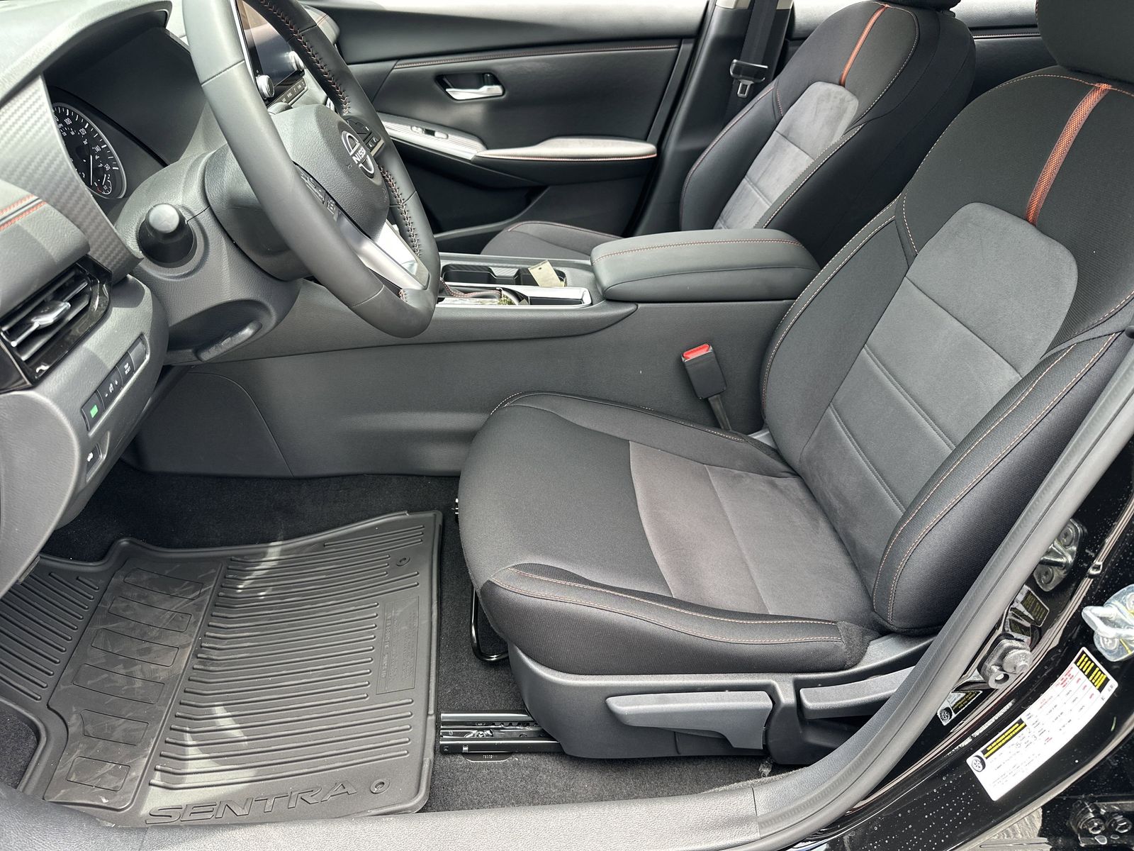 2025 Nissan Sentra SR Midnight Edition photo 15