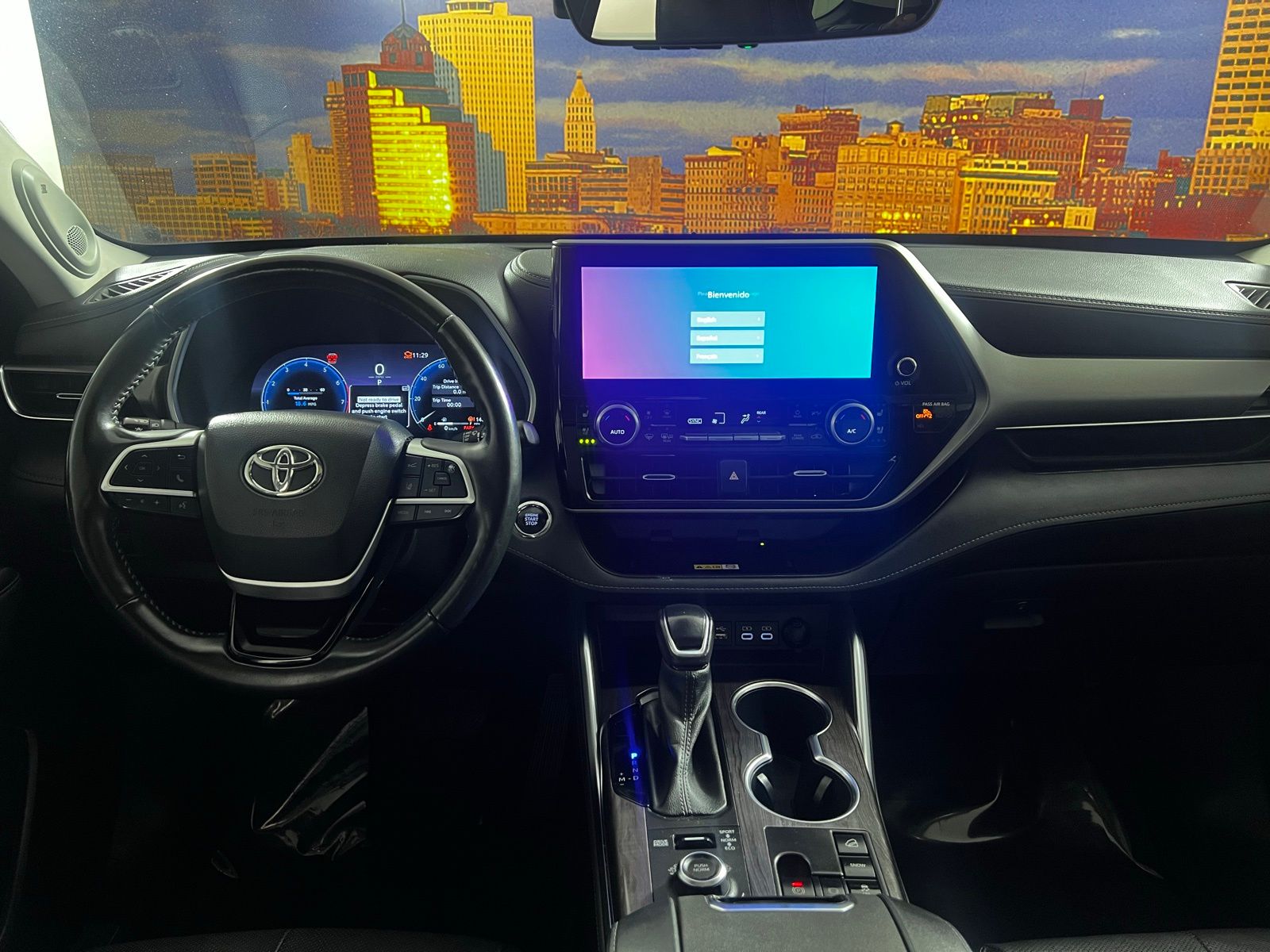 Thumbnail: 2023 Toyota Highlander - 18