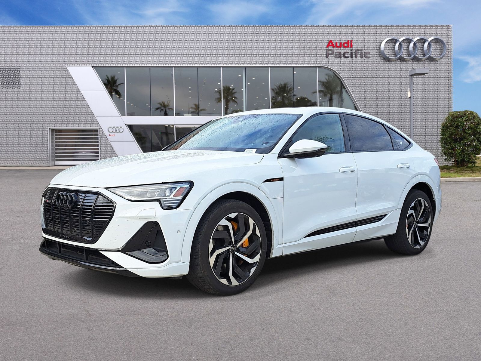 Glacier White Metallic 2023 Audi e-tron Premium Plus S Line quattro Sportback AWD Sedan All-Wheel Drive Automatic