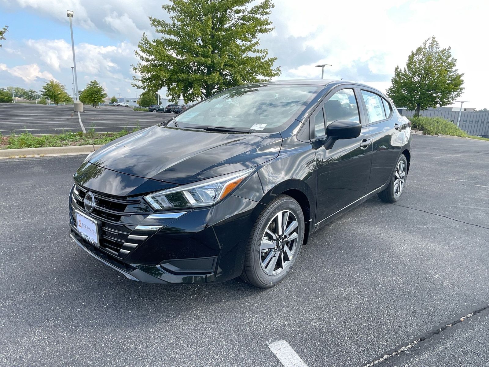 2024 Nissan Versa 1.6 S 24