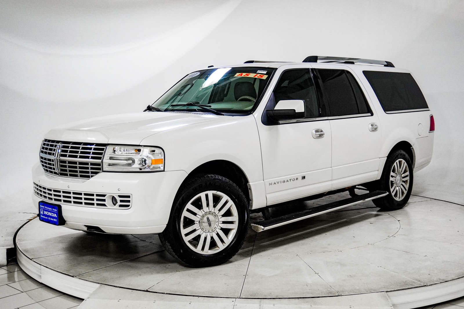 White Platinum Metallic Tri-Coat 2011 Lincoln Navigator L 4WD SUV / Crossover Four-Wheel Drive 6-Speed Automatic Overdrive