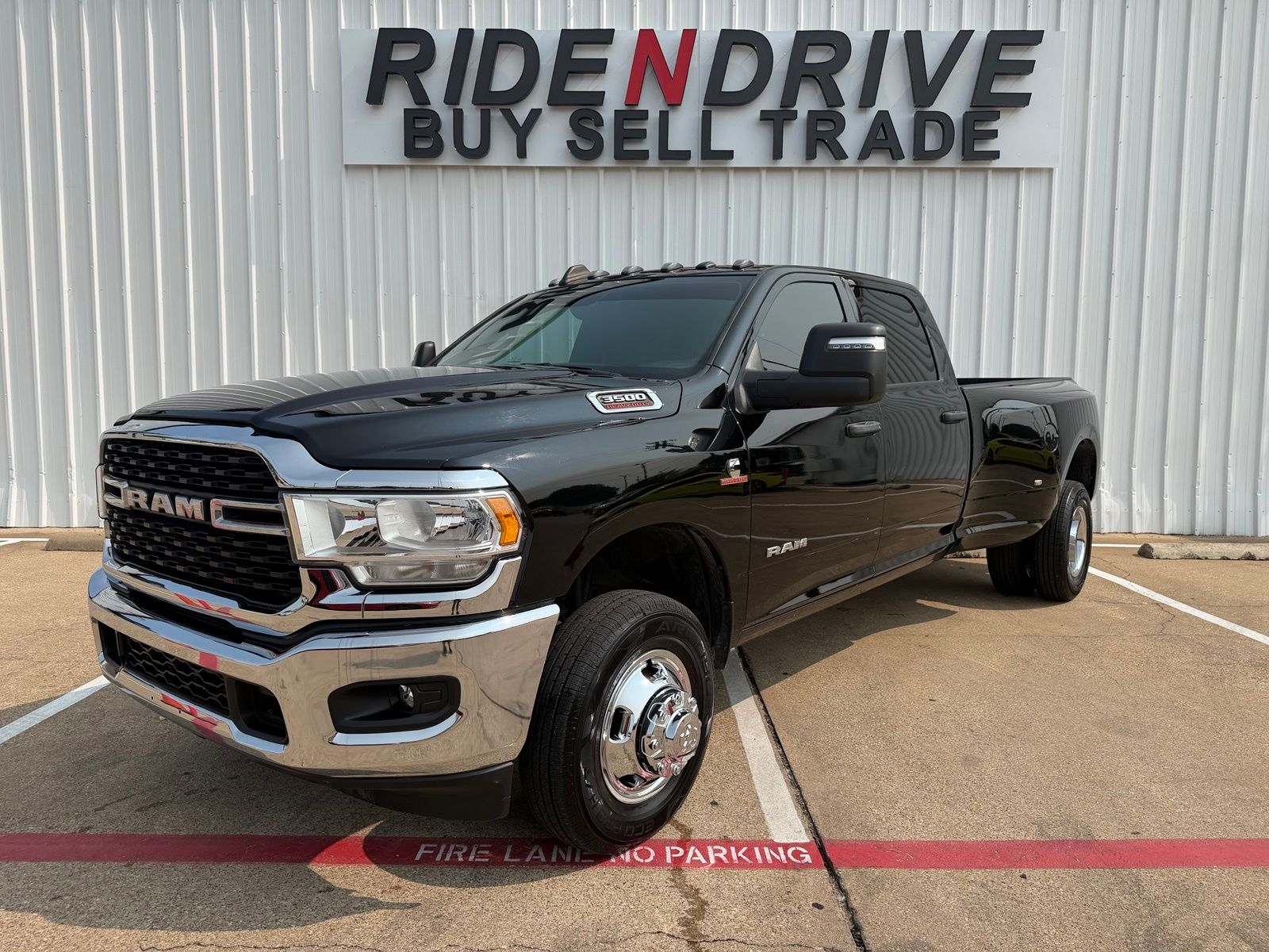 Diamond Black Crystal Pearlcoat 2023 RAM 3500 Pickup Truck Four-Wheel Drive 6-Speed Automatic
