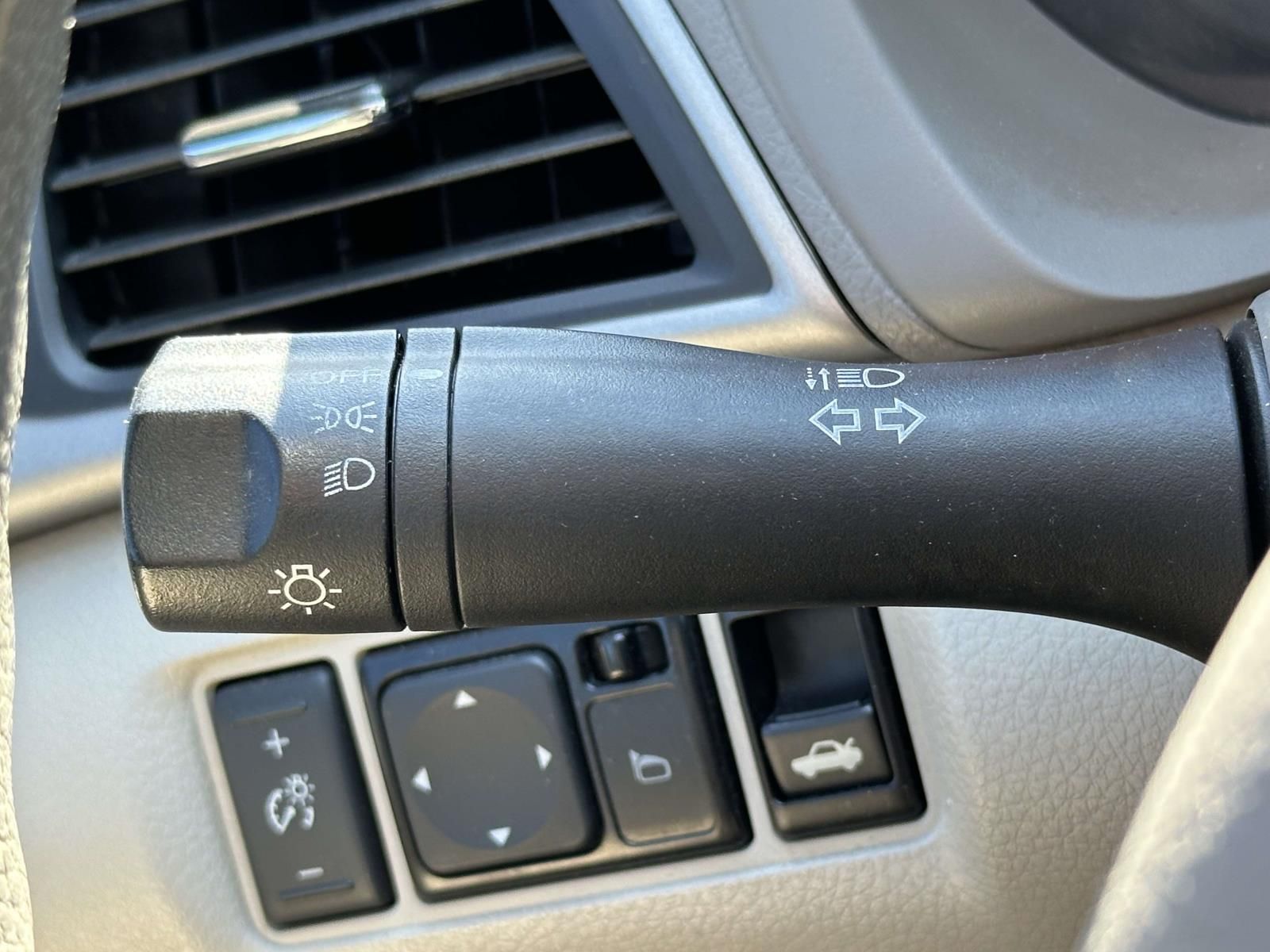 Used 2014 White Nissan S image 32