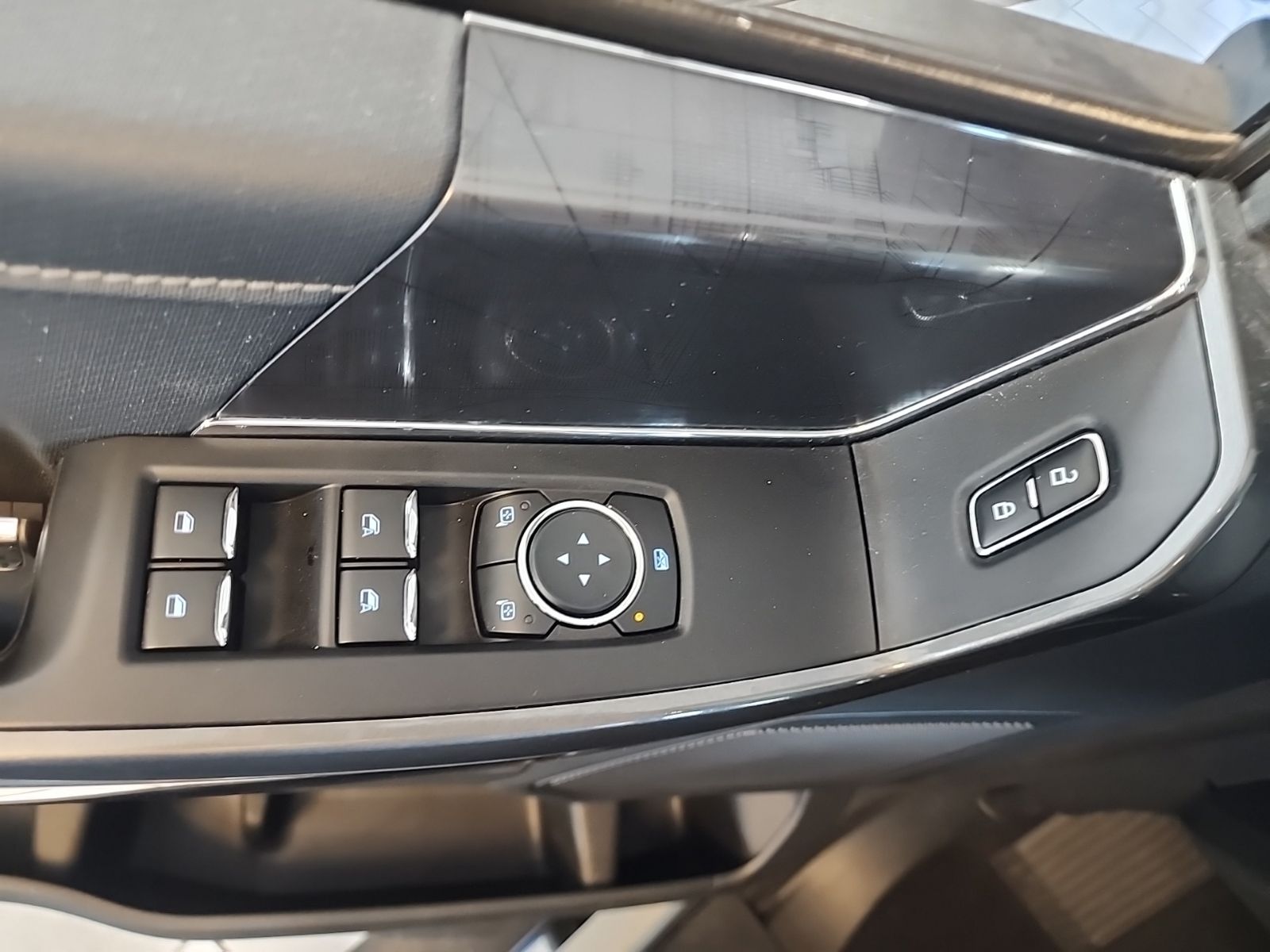 Certified Used 2023 Avalanche Ford XLT image 23