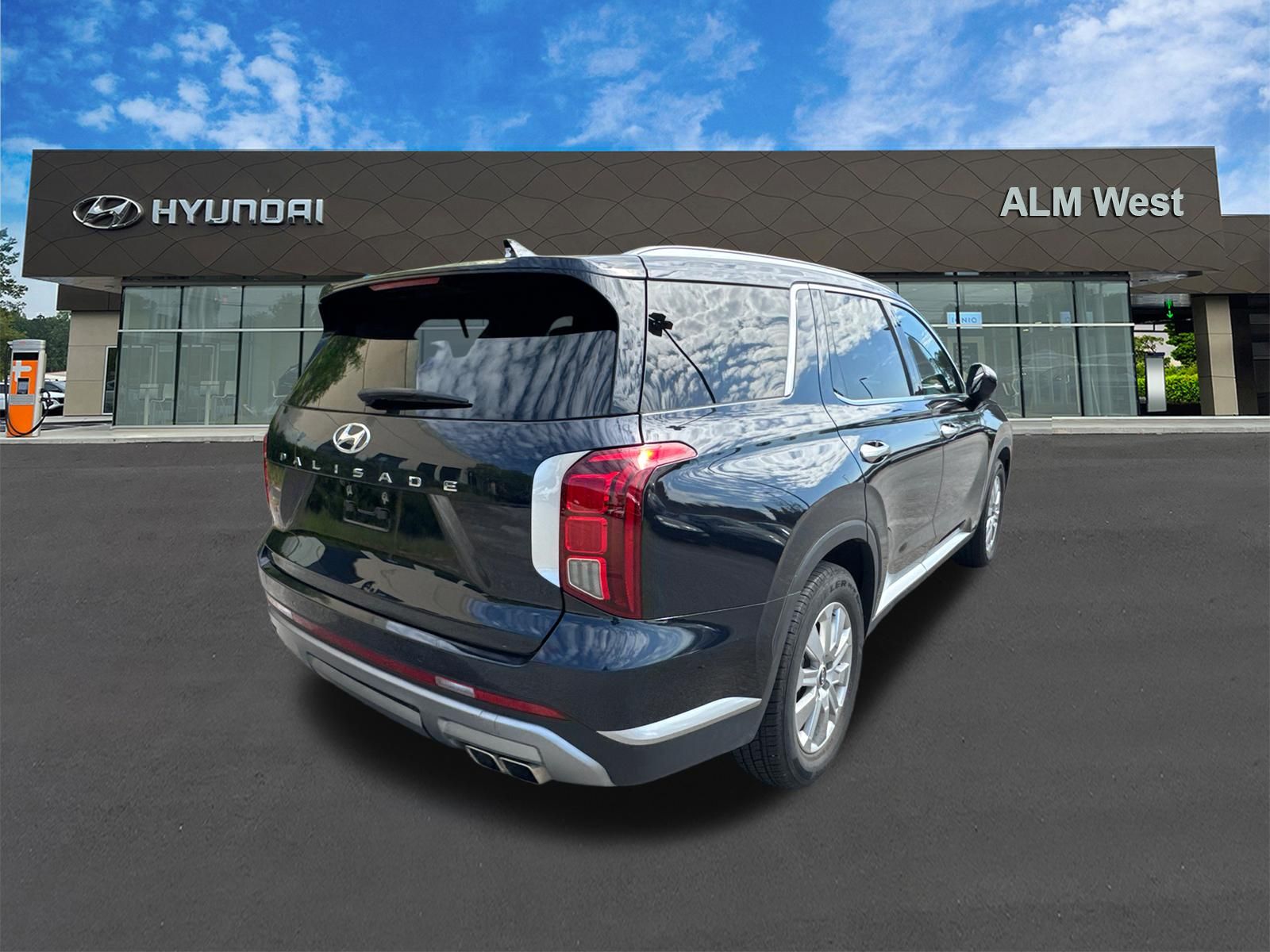 Used 2025 White Hyundai SEL image 5