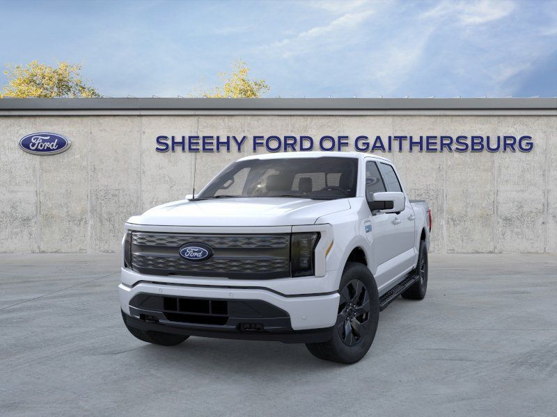 New 2025 Space White Metallic Ford Lariat image 3