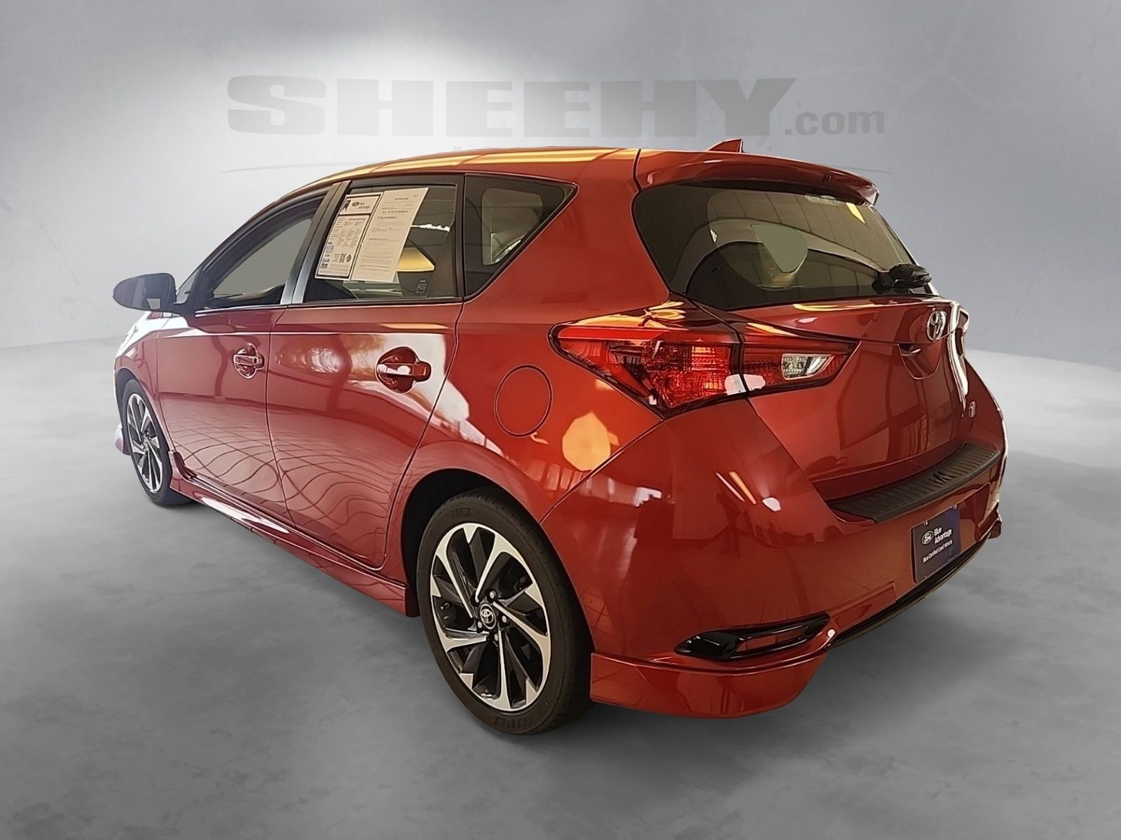 Used 2018 Barcelona Red Metallic Toyota Base image 15